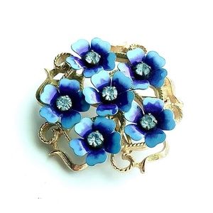 Avon Signed Vintage Floral Design Brooch